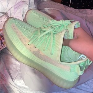 Yeezy Boost 350 V2 Glow